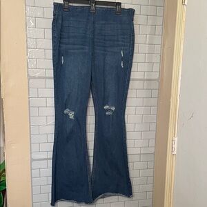 Women's/Juniors' High-Rise Pull-On Distressed Frayed-Hem Flare-Leg Denim Jeans